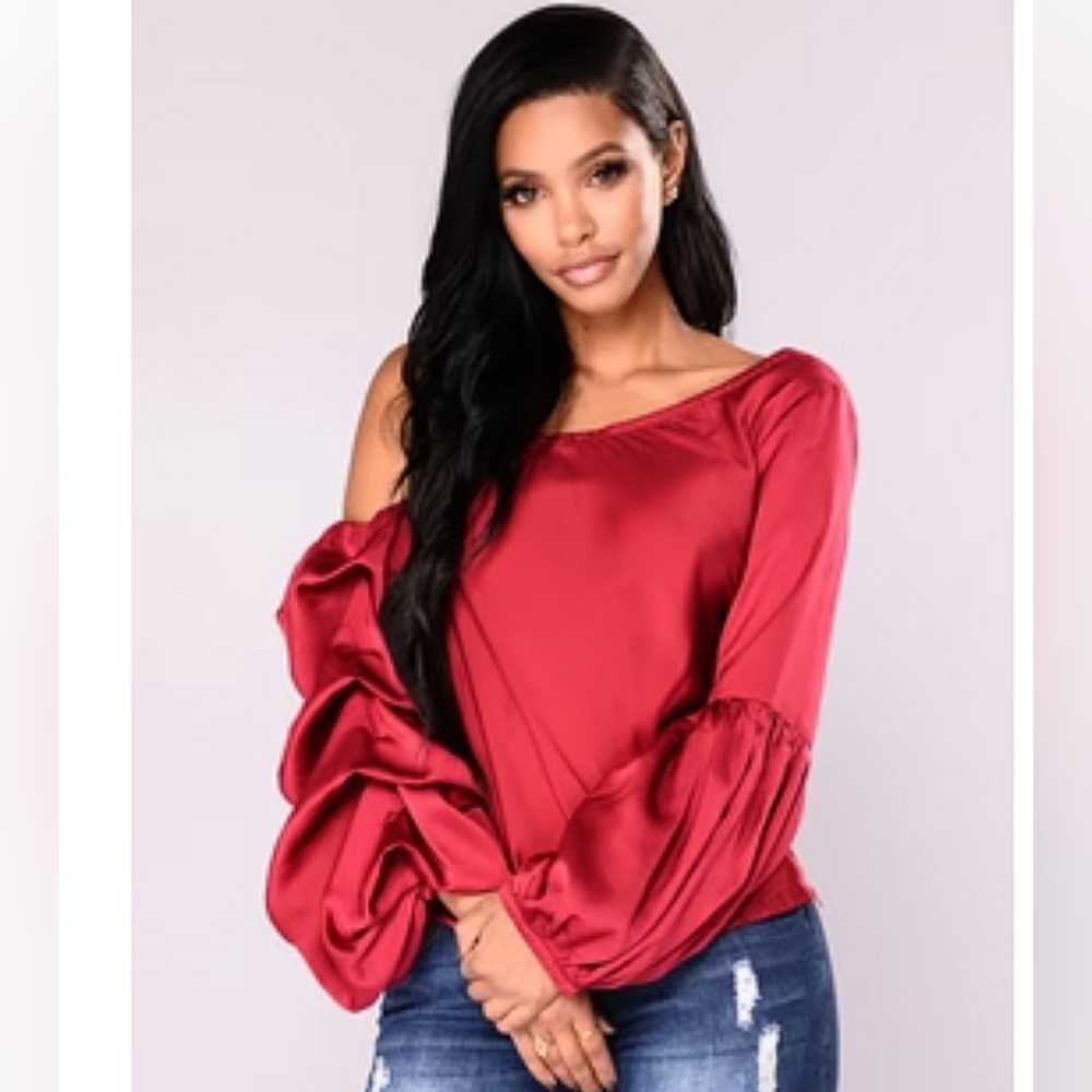 FASHION NOVA Red ruffles flamenco style blouse